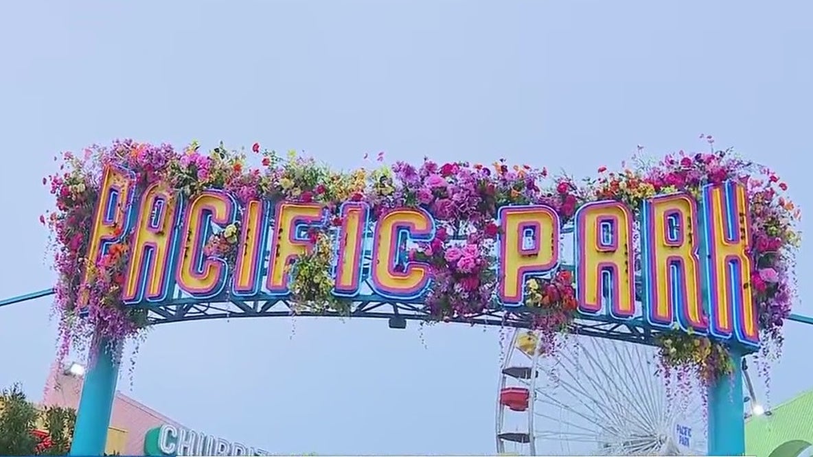 Love takes flight at the Santa Monica Pier